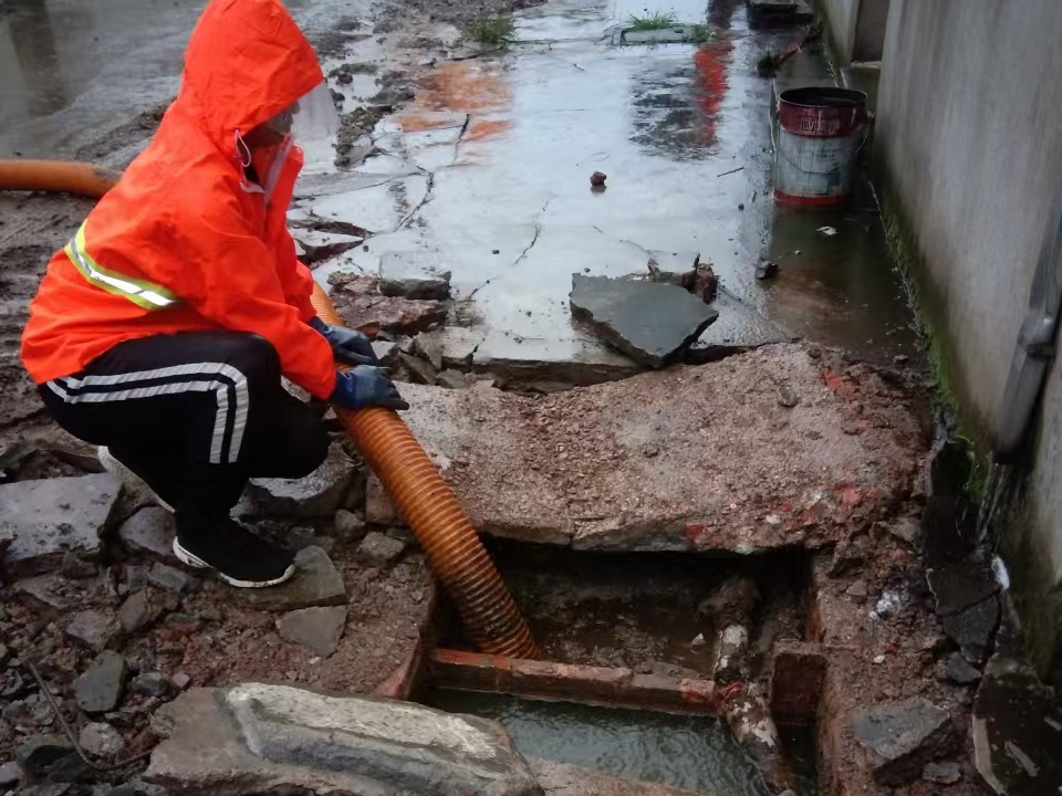 万州专业清理污水池 炜誉市政以规范流程守护城市 “肠道”