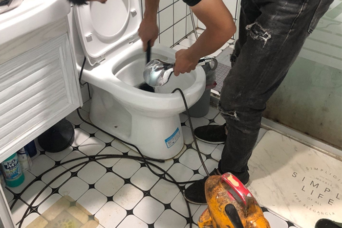 万州马桶堵塞自己疏通还是找师傅?专业上门服务让你省时更省心